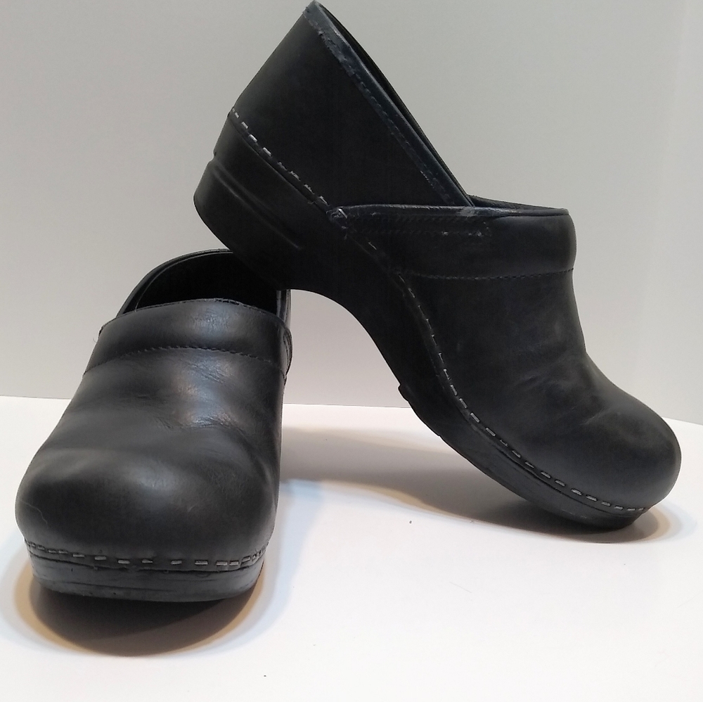 Dansko classic style blue platform clogs, size 10. Blue clogs.